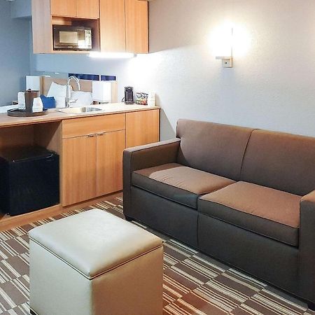 Starkville Inn & Suites Екстер'єр фото