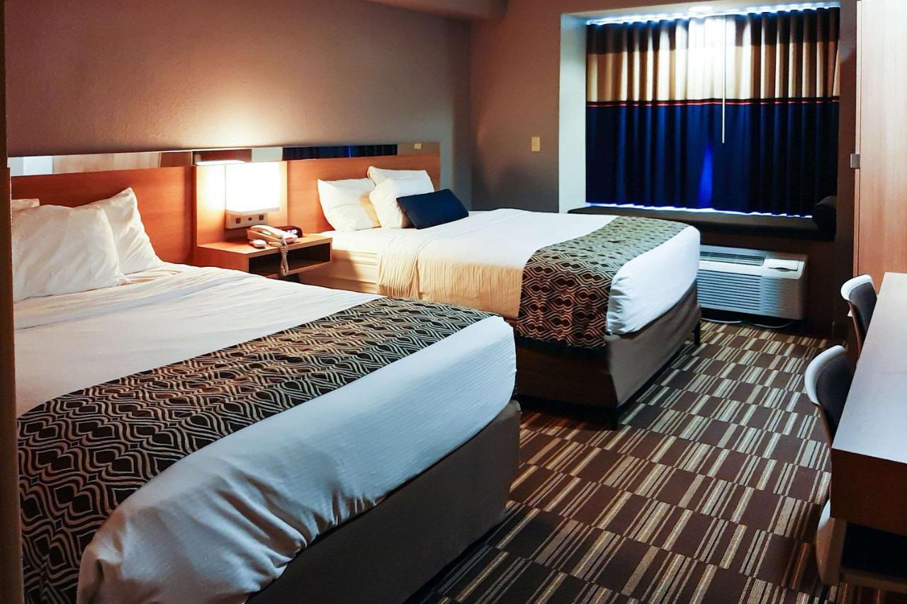 Starkville Inn & Suites Екстер'єр фото